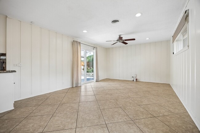 Building Photo - 2202 Lazybrook Dr