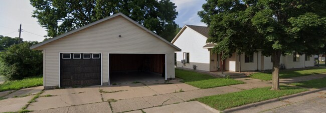 Building Photo - 825-827 Gohres St