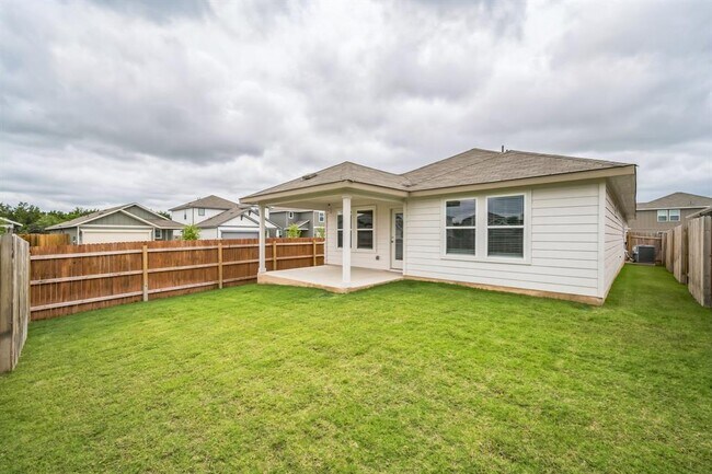 Building Photo - 100 Edge Holw Dr