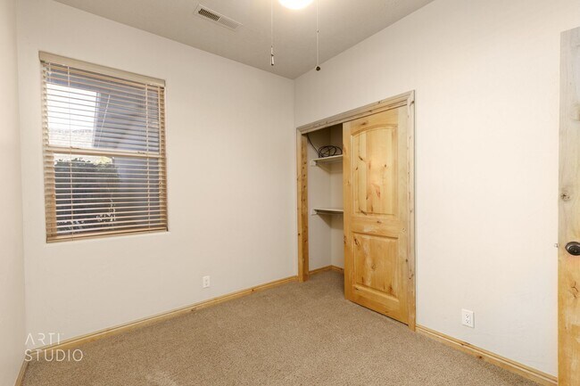 Building Photo - Shadow Mountain 3-Bedroom, 2-Bathroom Home...