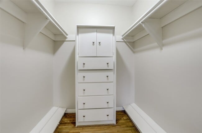 Building Photo - 5751 Creekbend Dr