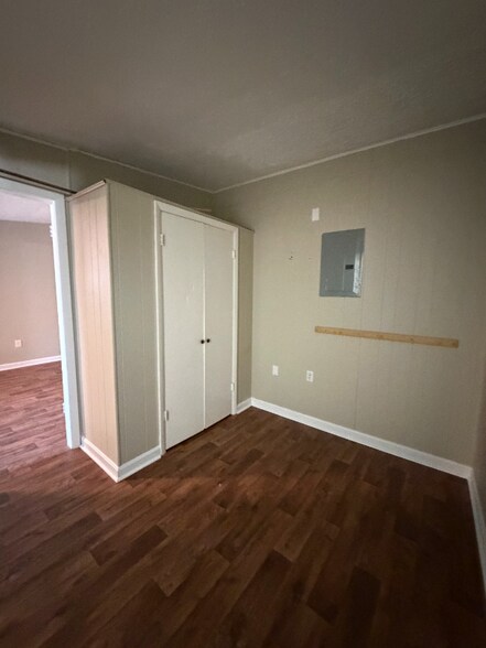 Building Photo - 231 Main St