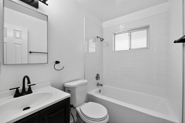 Building Photo - 44440 Acacia Dr