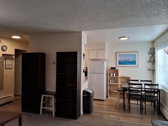 Building Photo - 3061 Lois Dr
