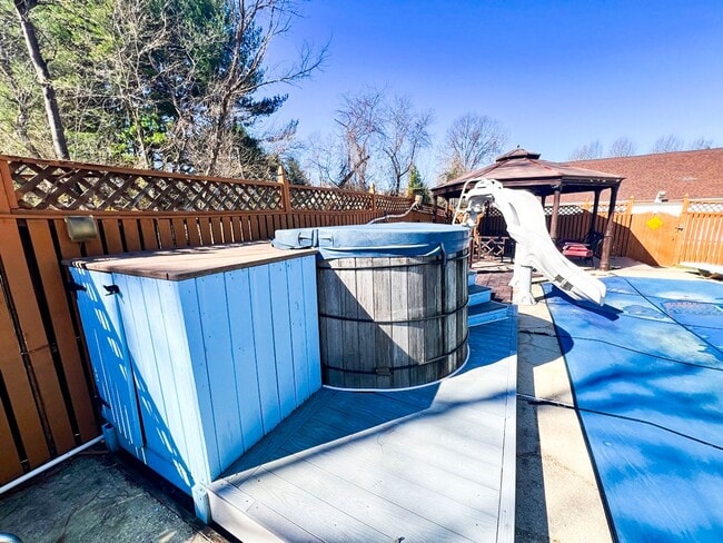 Building Photo - 3502 Old Jones Rd