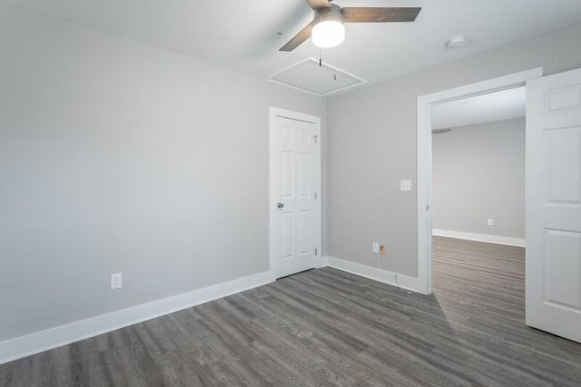 Building Photo - 5 Meadowbrook Dr W