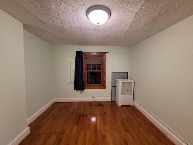 Building Photo - 2 bedroom in ASTORIA NY 11105