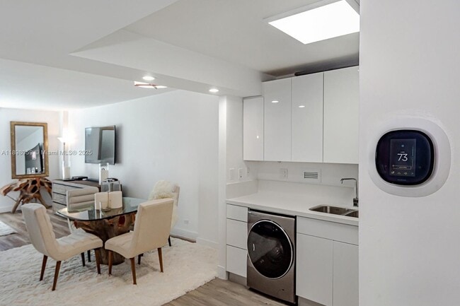 Building Photo - 2301 Collins Ave