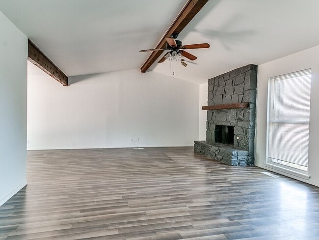 Building Photo - Beautiful 4 bedroom in South Tulsa and Union School District