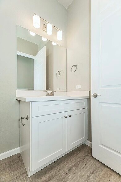 Building Photo - 6016 E Sussex Way