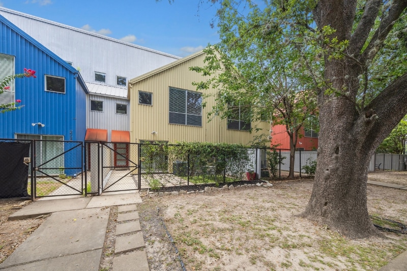 Building Photo - 2720 La Branch St