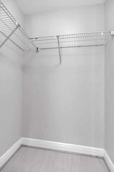 Building Photo - 6599 Old Farm Trl