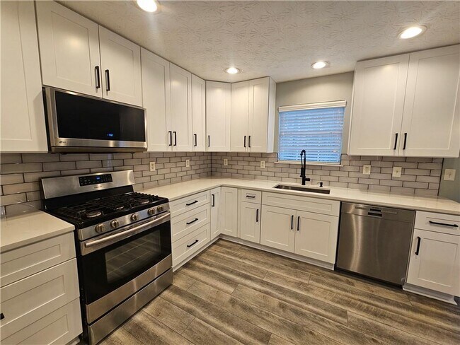 Building Photo - 7 Virginia Ave