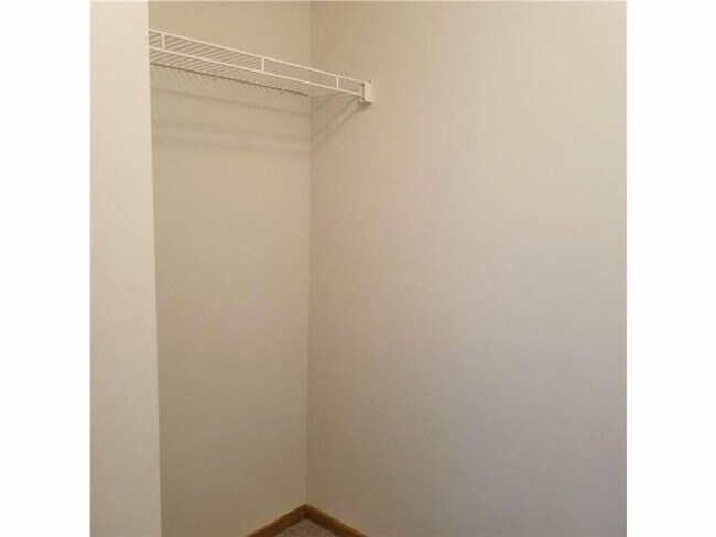 Building Photo - Awesome golden valley townhouse with 2 beds and 2.5 baths available 6/1/2024!