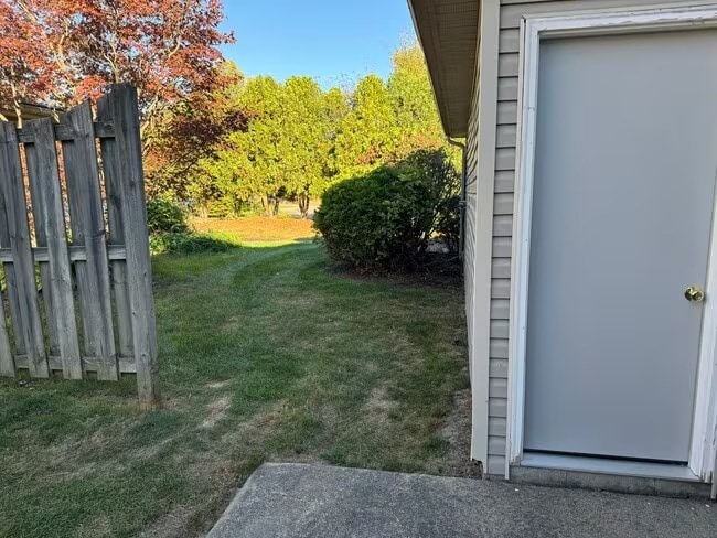 Building Photo - 716 Hilltop Ln