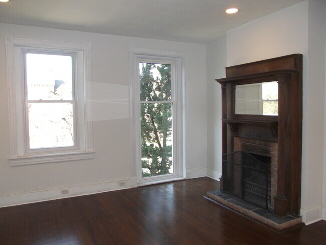 Living room view 2 - 1419 E Capitol St SE