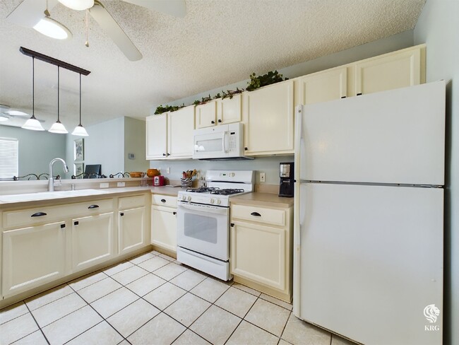 Building Photo - MOVE-IN SPECIAL! $500 OFF 1ST MONTHS RENT ...