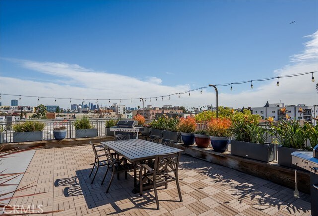 Building Photo - 820 S Wilton Pl