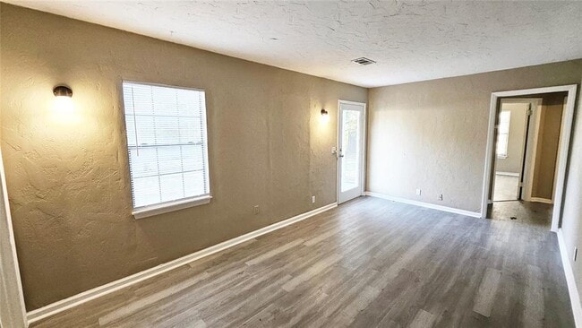 Building Photo - 4110 SE 11th St