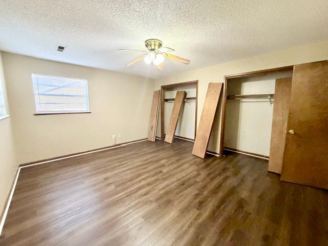 Building Photo - 2201 Pin Oak Dr