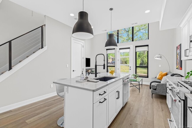 Building Photo - 434 W Tienken Rd