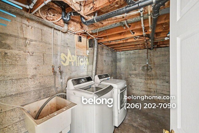 Building Photo - 14630 3rd Ave SW