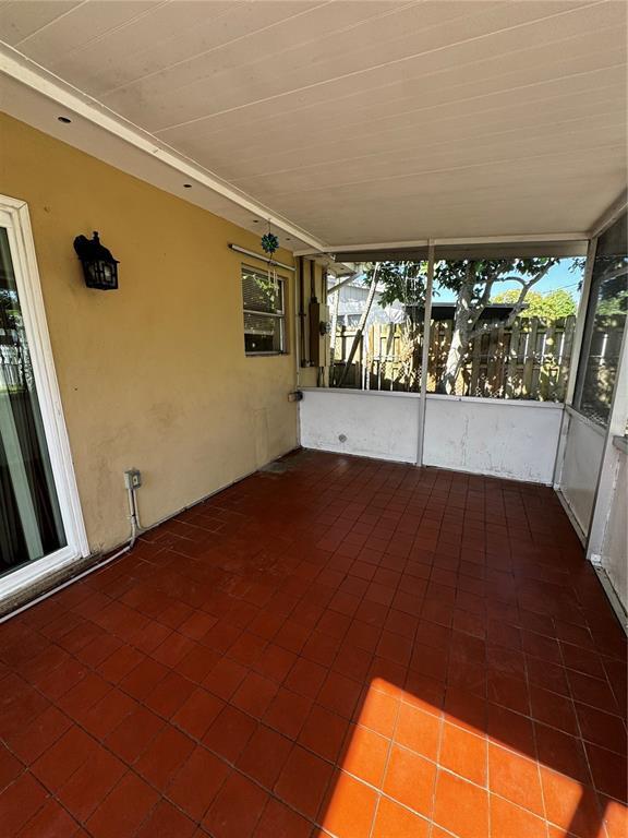 Building Photo - 701 N 72nd Terrace