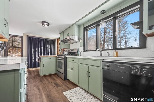 Building Photo - 62 Church St