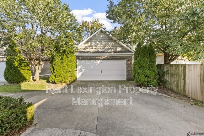 Building Photo - 2212 Pokeberry Park