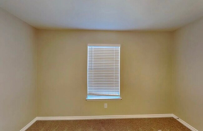 Building Photo - A Place to Settle In: Inviting 5-Bedroom Family Home