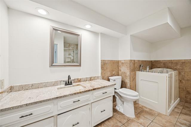 Building Photo - 1610 Lexington Dr