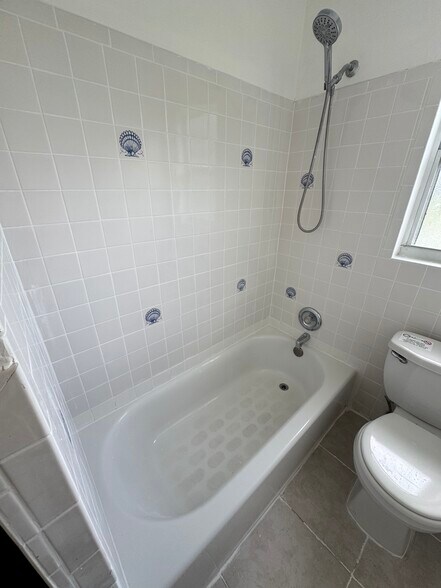 Building Photo - 3403 Rostan Ln