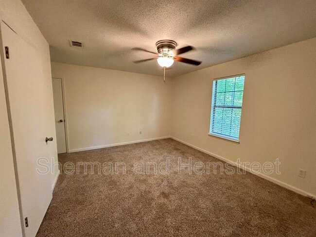 Building Photo - 210 Foxdale Dr