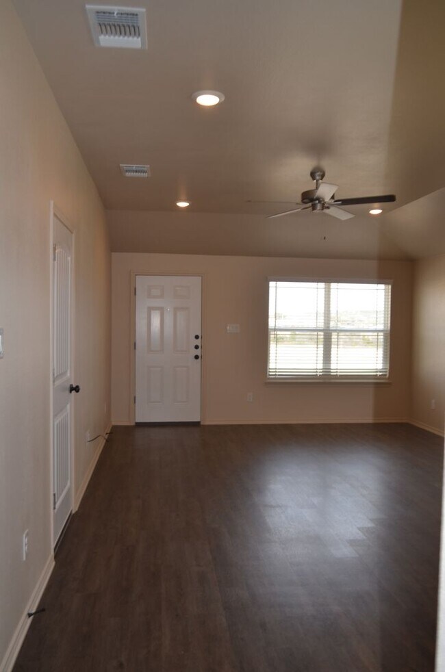 Building Photo - 1021 Cline Dr