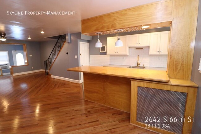 Building Photo - 2642 S 66th St