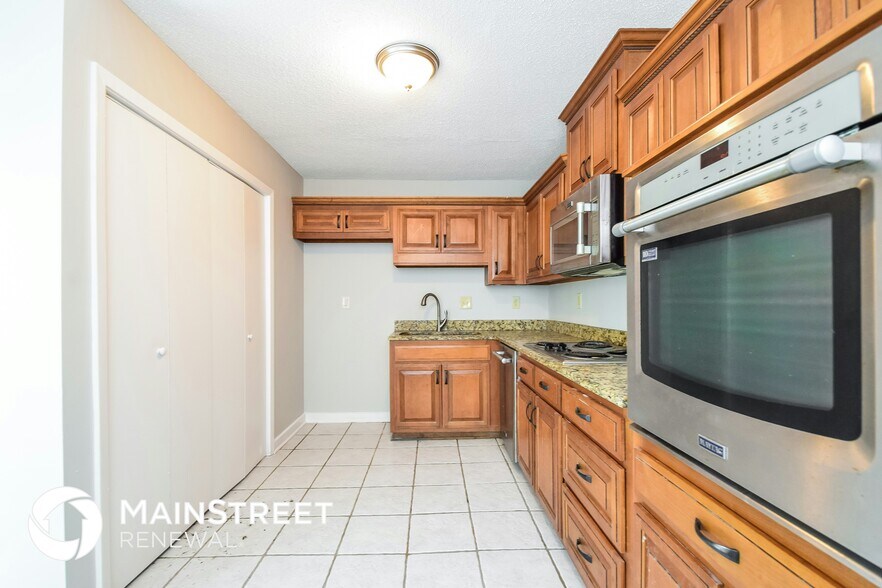 Building Photo - 5825 Lynnfield Cove