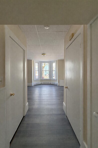 Building Photo - 9 School St