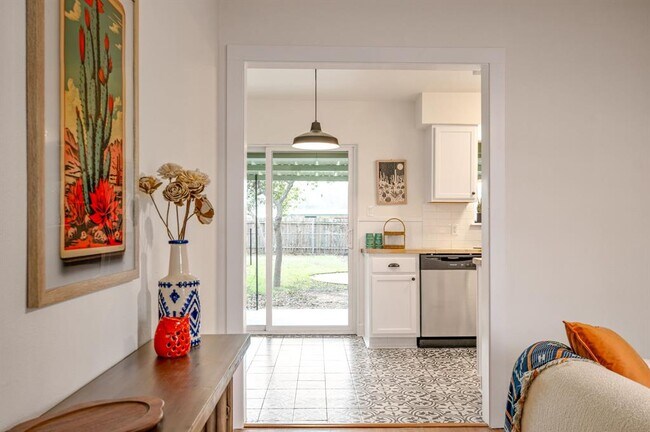 Building Photo - 407 Westmorland Dr