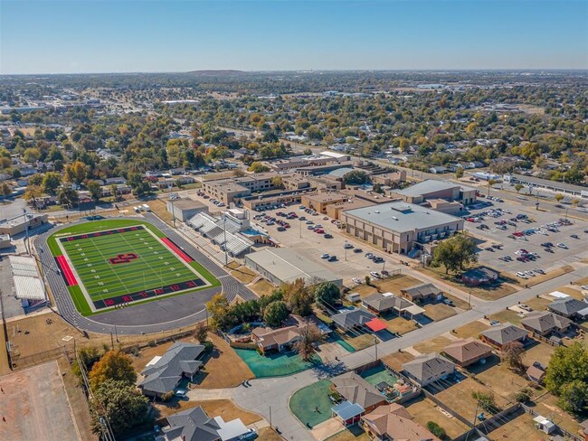 Building Photo - 1700 Hanna Dr