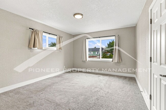 Building Photo - 1235 Scranton St