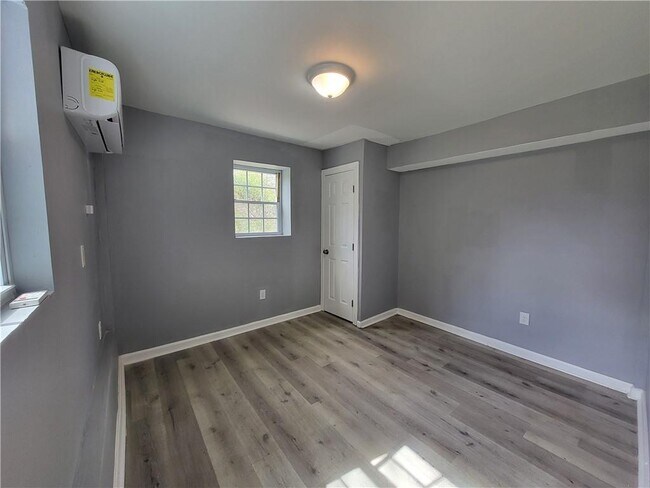 Building Photo - 2308 Lakewood Ave SW