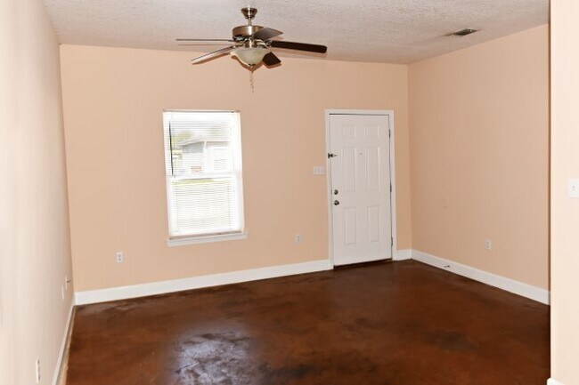 Building Photo - New Orleans Ave