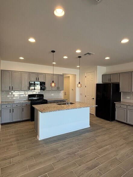 Building Photo - 21334 E Treasure Rd