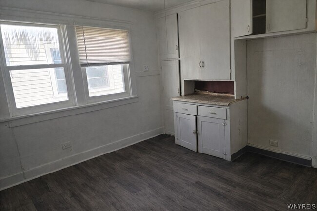 Building Photo - 196 Englewood Ave