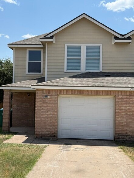 Building Photo - 702 Claremont Pky