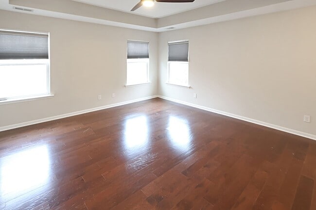 Building Photo - Stunning & Spacious 4 Bedroom Home in Highland Falls Community