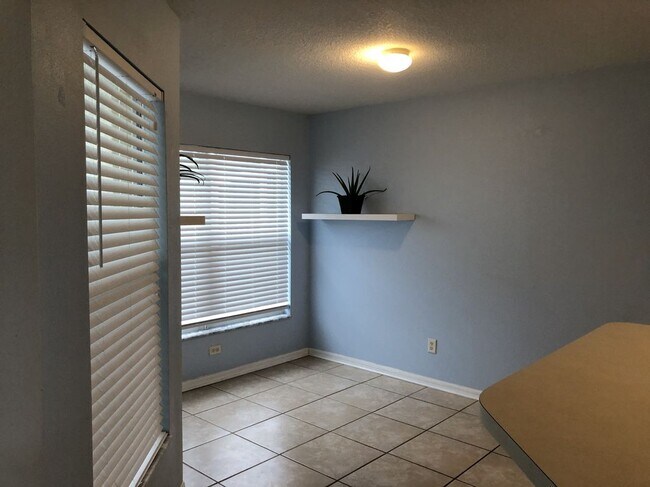Building Photo - 6520 Lake Gloria Shores Blvd
