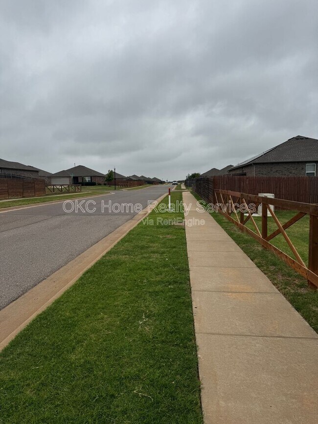 Building Photo - 9904 Jackrabbit Rd