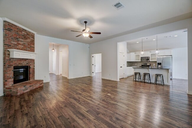 Building Photo - 3900 Sierra Vista Way