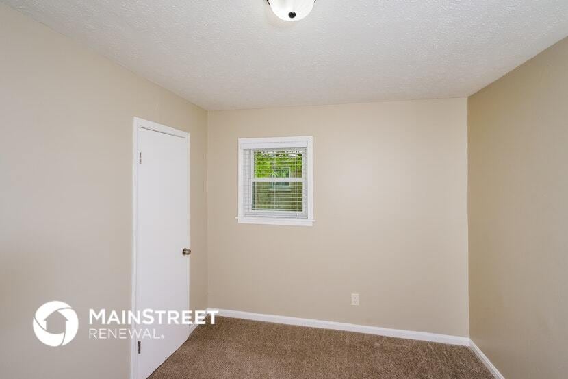 Building Photo - 9716 Saturn Dr